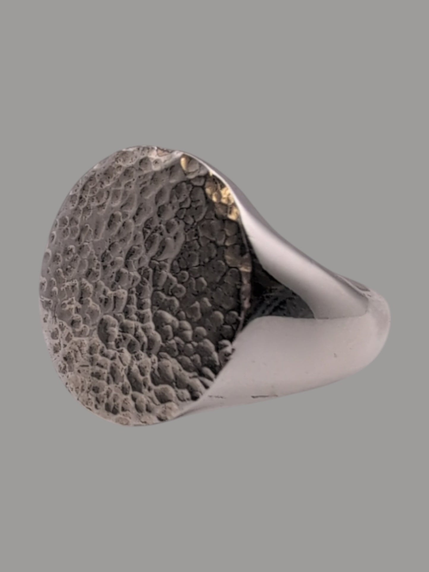 Hammered Face Signet ring large Oval